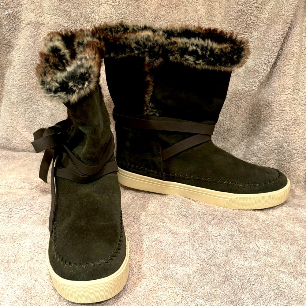 Tom’s suede fur lined boot women’s 9 /40 gray